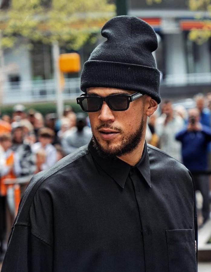 聚光灯下的布克:名人关系、社交媒体与品牌价值全解析